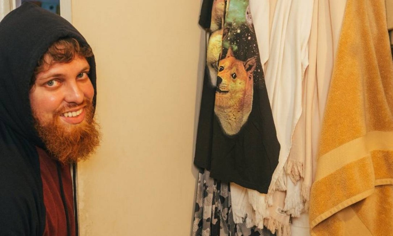 Conheça o brasileiro que ficou milionário com dogecoin, criptomoeda  inspirada em meme de cachorro - Jornal O Globo