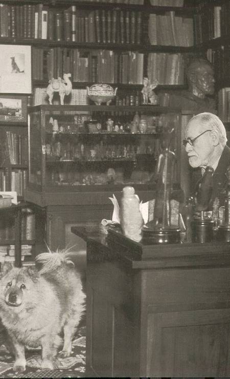 O psicanalista e seu cachorro, em foto de 1957 Foto: Marie Bonaparte