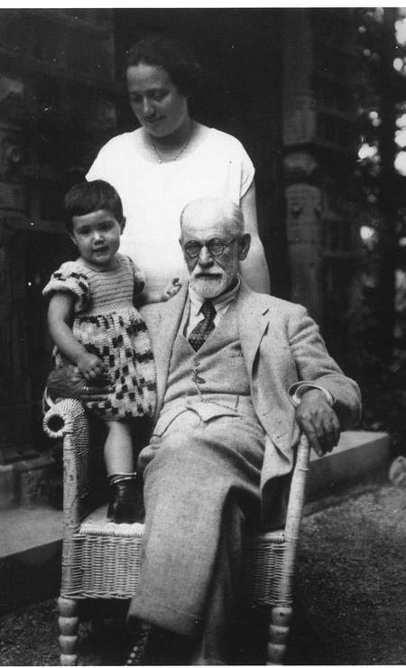 Freud com sua cunhada Henny e a neta Eva, em 1927 Foto: Reprodução