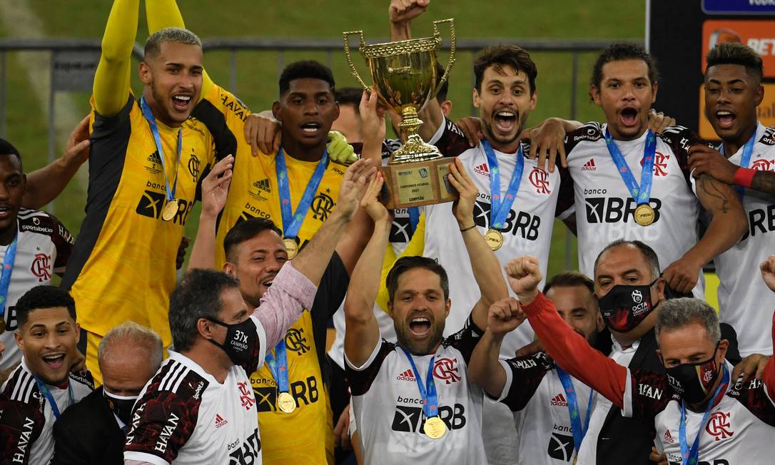 Flamengo abriu seis títulos estaduais a mais que o Fluminense; foram cinco nos últimos oito anos Foto: MAURO PIMENTEL / AFP
