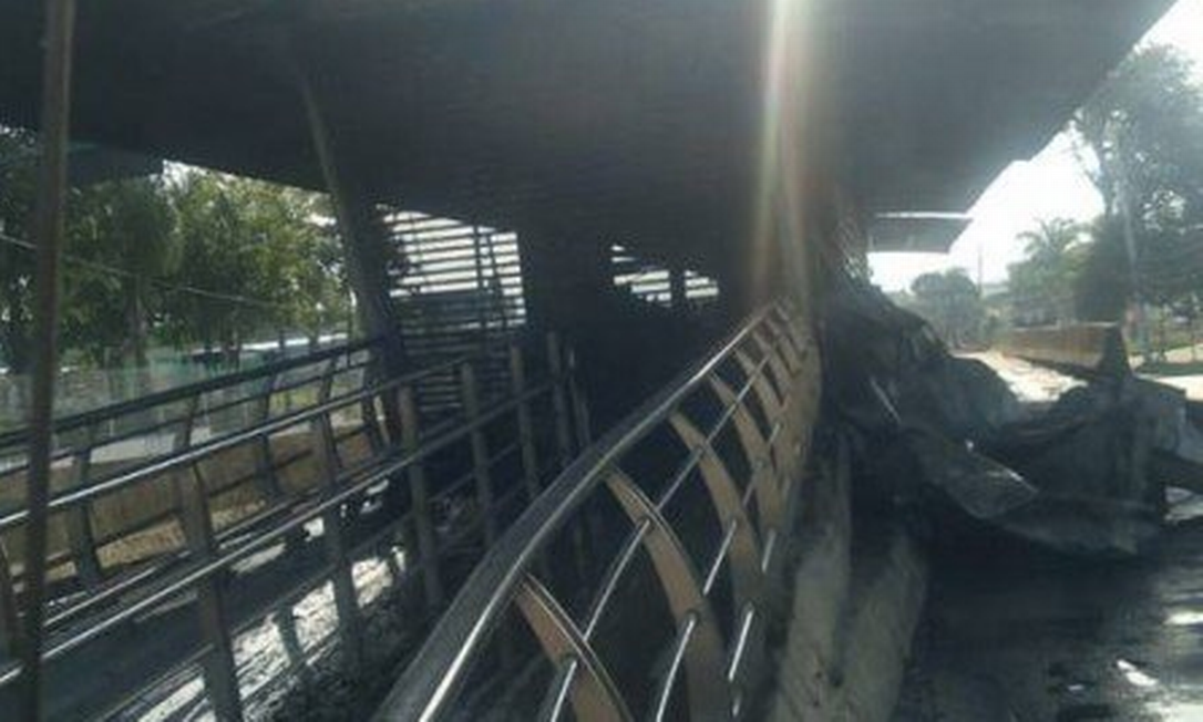 Estação de BRT atingida por incêndio Foto: Divulgação