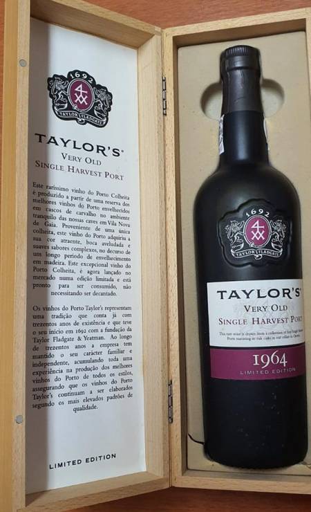 O outro vinho do Porto do leilão foi um Taylor's Very Old Single Harvest de 1964: valor inicial era de R$ 2.405 mas foi vendida por 1,9 mil Foto: Divulgação