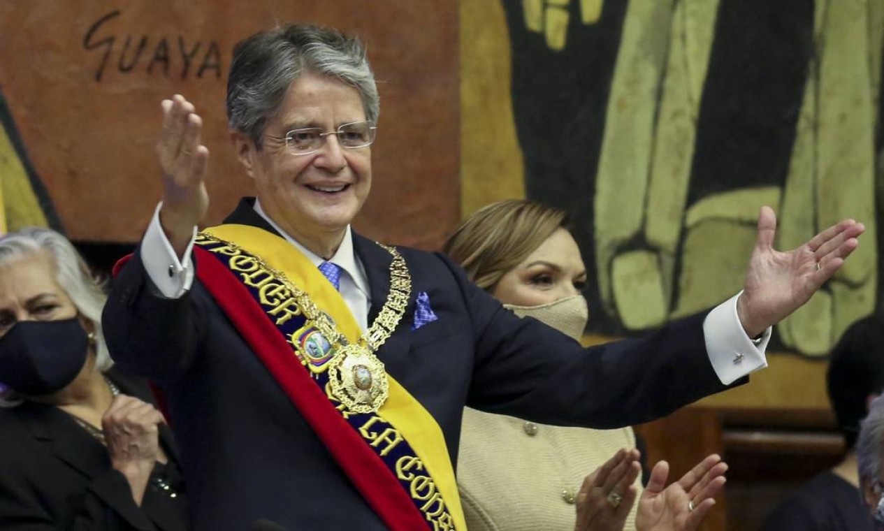 O conservador de direita recém-empossado presidente equatoriano, Guillermo Lasso, gesticulando durante sua posse na Assembleia Nacional Foto: - / AFP