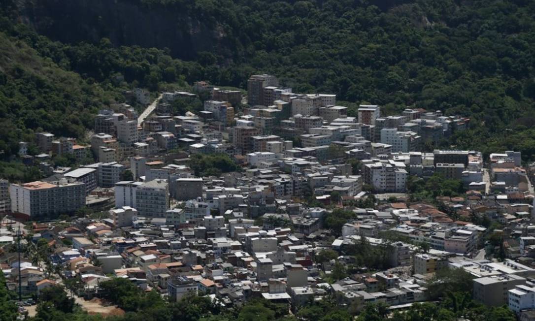 Expansão imobiliária na comunidade do Muzema, em Itanhangá, Zona Oeste do Rio: crescimento das cidades aumenta pressão sobre Mata Atlântica Foto: Custodio Coimbra