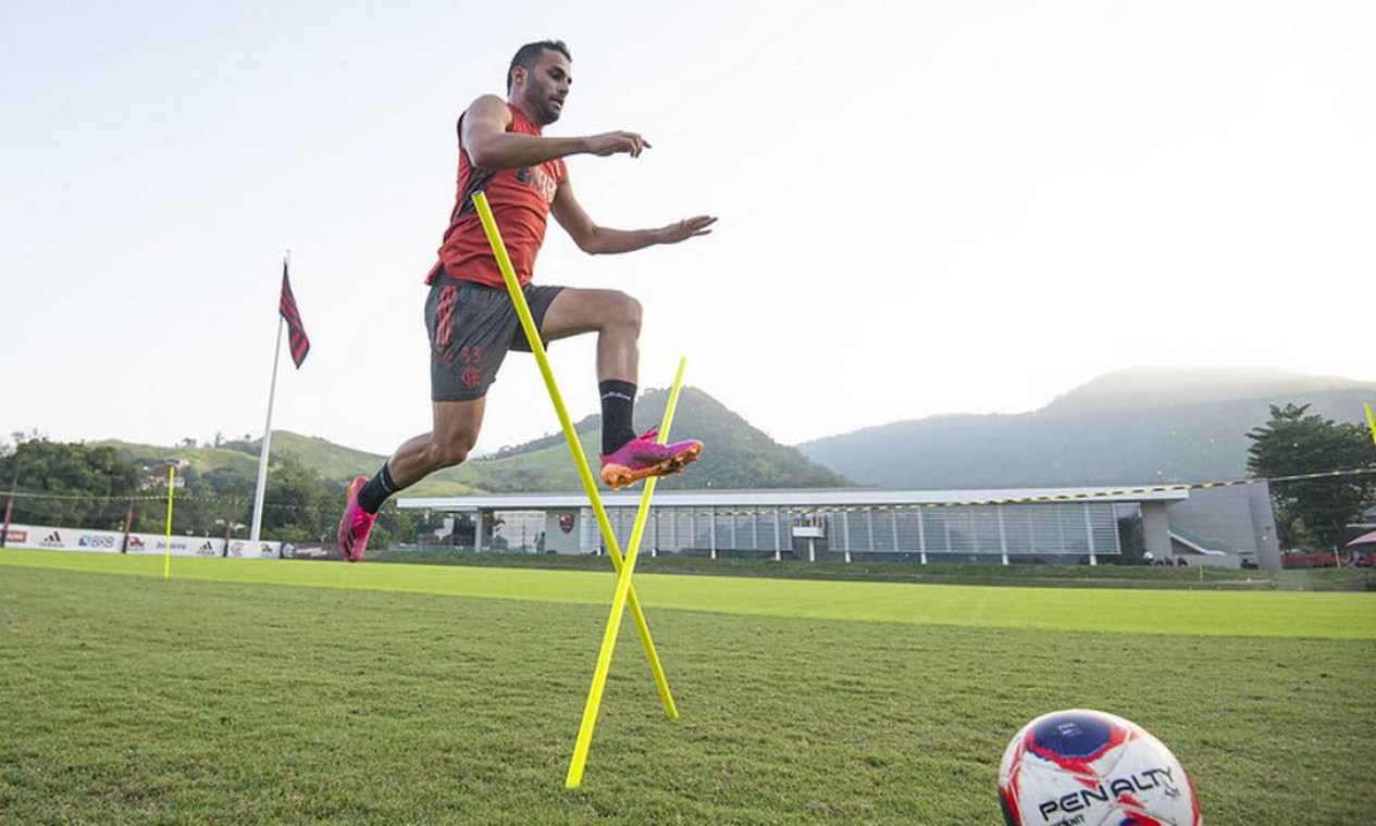 Thiago Maia testa positivo para Covid-19 e Paulo Sousa treina o Flamengo sem sete jogadores do elenco principal