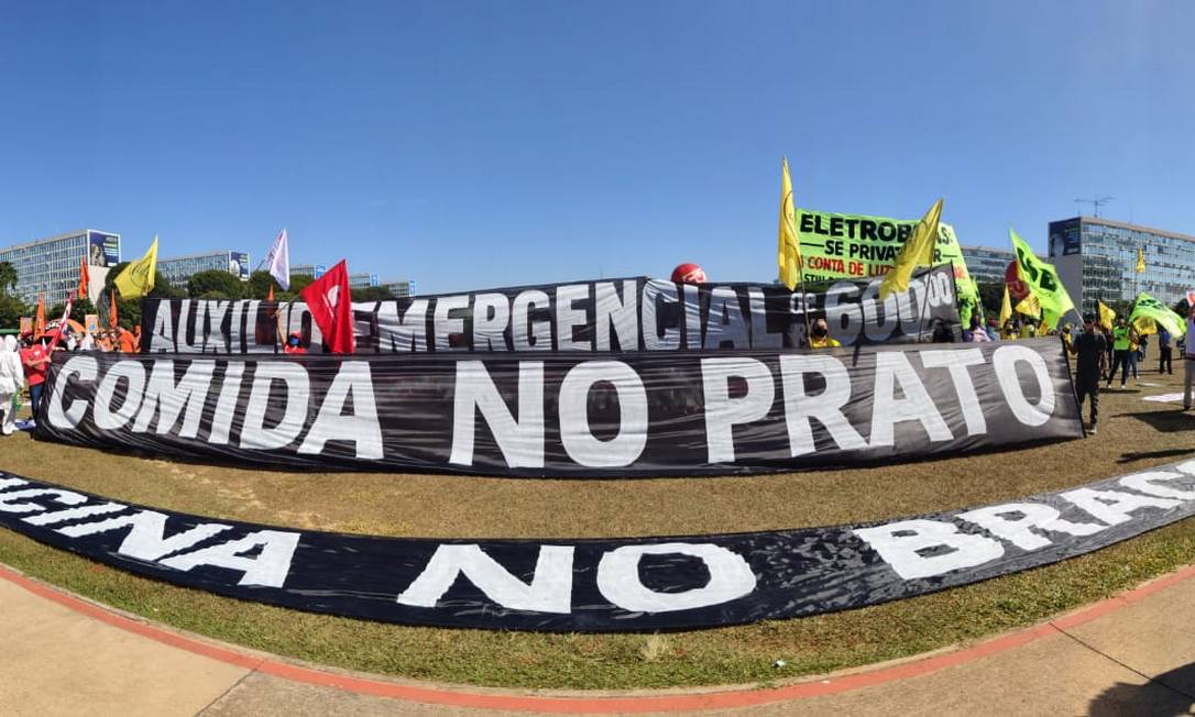 Manifestação pró-auxílio acontece em frente ao Congresso Nacional, em Brasilia Foto: Kleber Freire, NCST