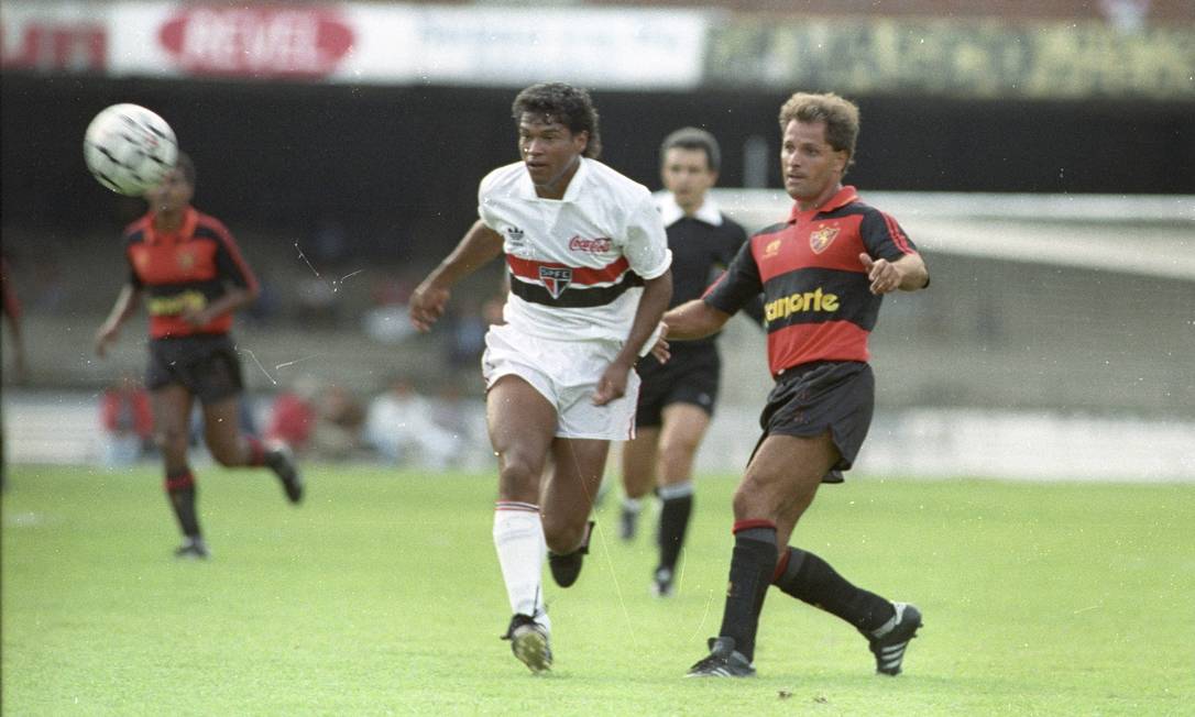 21º - SÃO PAULO (1991) - O tricolor de Muller, que viria a ser bicampeão mundial nos anos seguintes. Foto: Jose Carlos Moreira / Agência O Globo