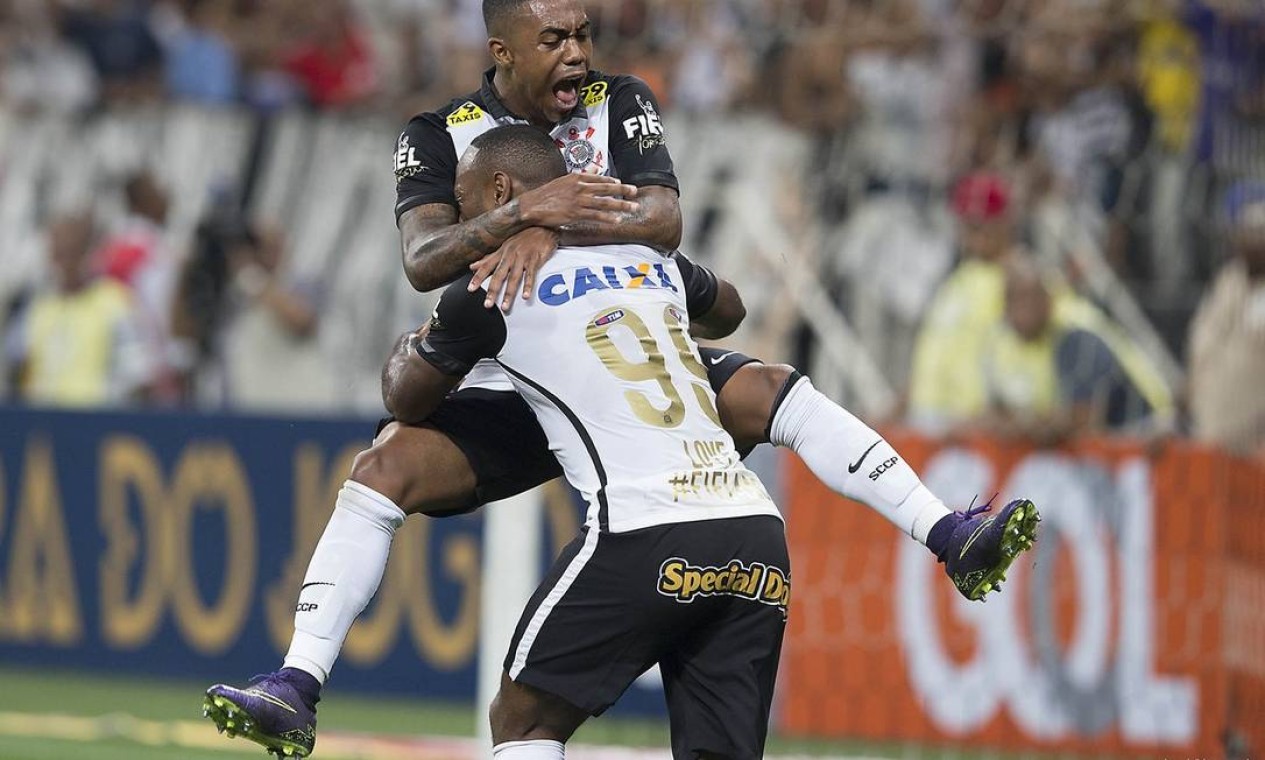 13º - CORINTHIANS (2015) - Jogadores do Corinthians em partida contra o Goiás. Foto: Daniel Augusto Jr. / Daniel Augusto Jr./ Ag. Corinthians