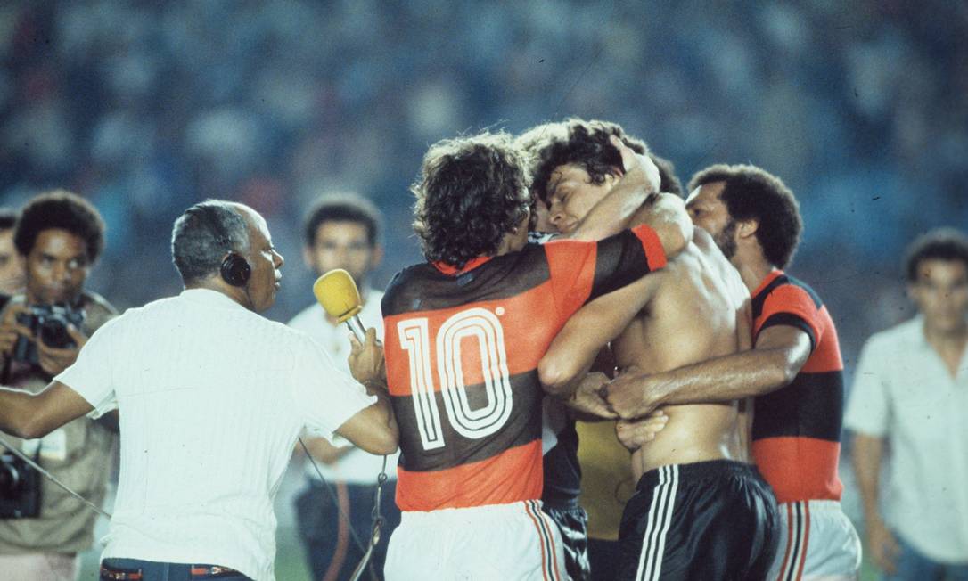 XVI - Flamengo (1983) - Flamengo en un partido ante el Vasco, por los Nacionales de Brasil 1983 Foto: Anibal Filho / Agência O Globo