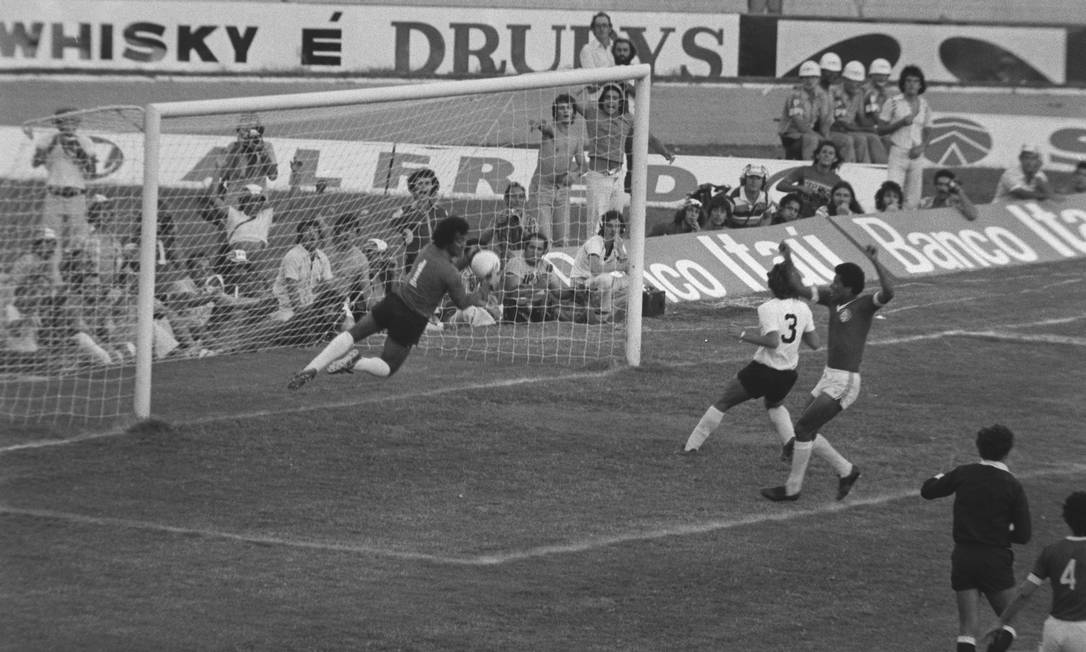 7º - INTERNACIONAL (1976) - Na decisão, Colocardo passou pelo Corinthians, no Beira-Rio. Foto: Arquivo/O Globo