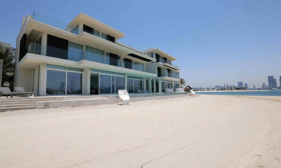 À venda por US$ 26 milhões, mansão conta com uma praia particular de 60 metros de extensão, fica localizada no fim de uma das folhas da Palm Jumeirá, uma ilha artificial em forma de palmeira, um dos símbolos de Dubai. Foto: Giuseppe Cacace / AFP