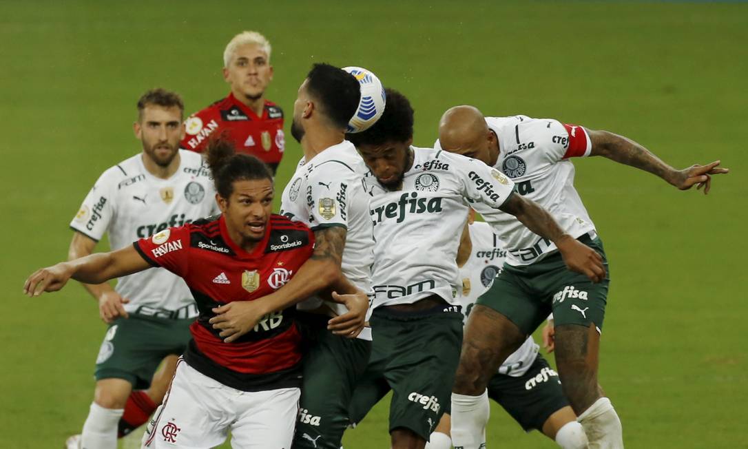 Flamengo e Palmeiras fizeram um duelo bastante disputado Foto: Marcelo Theobald