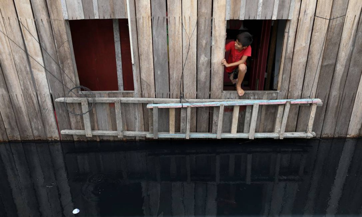 Esta é a maior cheia alcançada pelo Rio Negro desde 2012 Foto: BRUNO KELLY / REUTERS