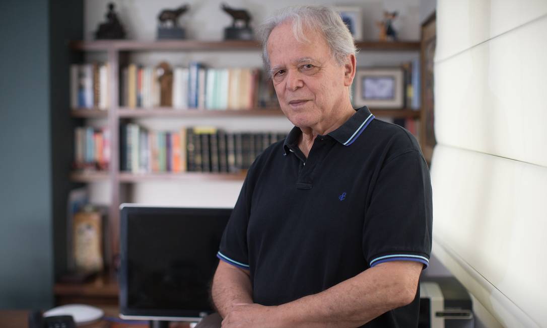 O economista e engenheiro Luiz Carlos Mendonça de Barros, ex-presidente do BNDES e ex-ministro das Comunicações Foto: Edilson Dantas / Agência O Globo/22-2-2019