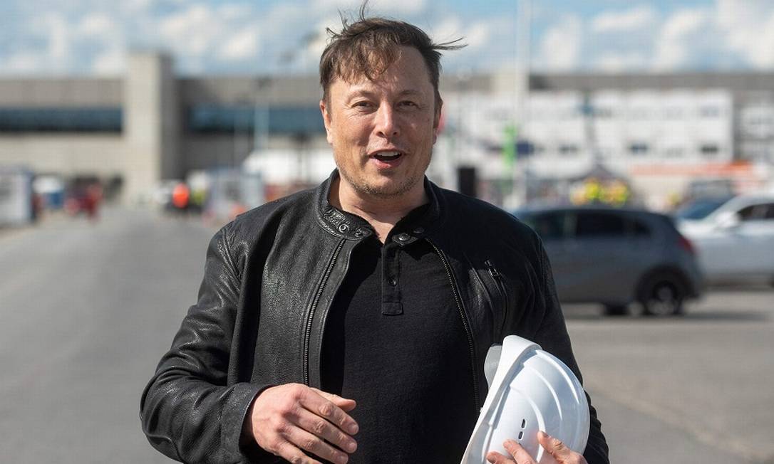 Elon Musk: falta de chips é "um grande problema" para a Tesla Foto: CHRISTOPHE GATEAU / AFP