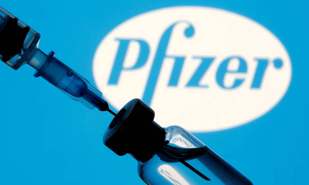 Frasco da vacina da Pfizer/BioNTech contra a Covid-19 Foto: Dado Ruvic / REUTERS