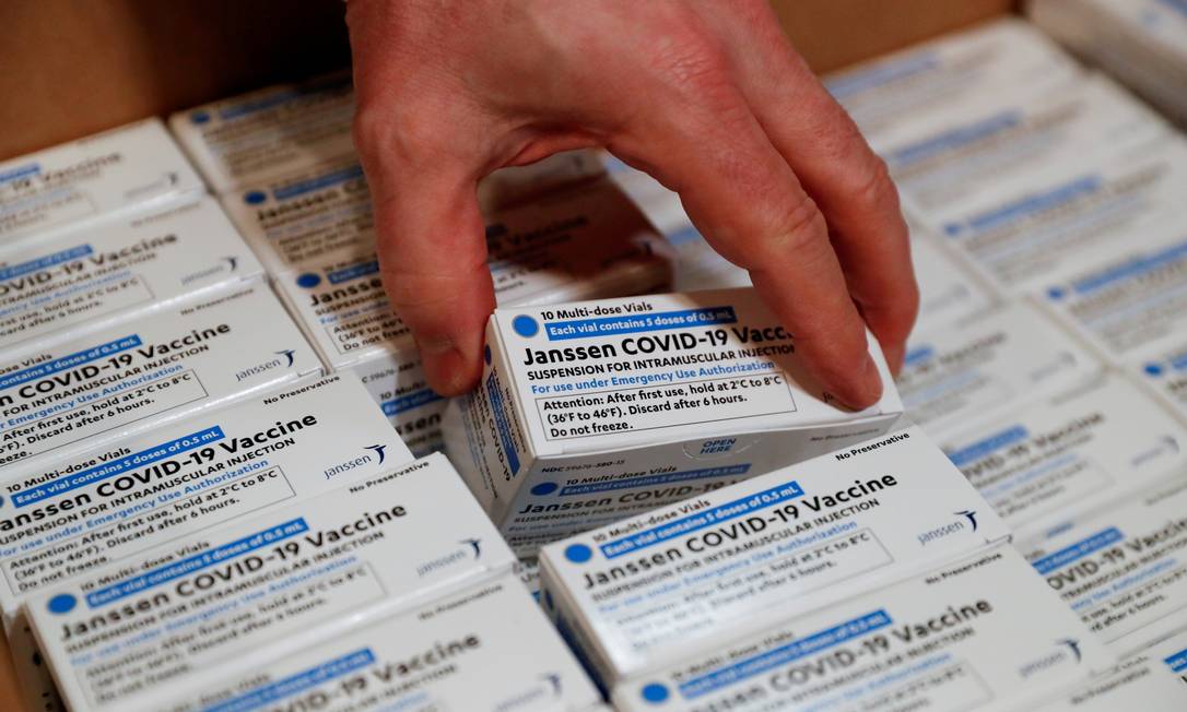Vacina da Janssen contra Covid-19 armazenadas em hospital americano Foto: SHANNON STAPLETON / Reuters