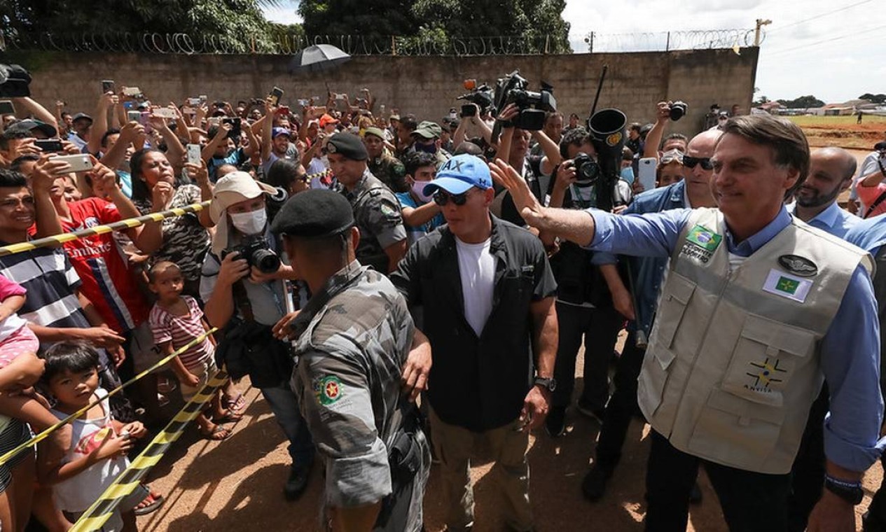 Presidente Bolsonaro durante visita ao Hospital de Campanha de Águas Lindas de Goiás Foto: Marcos Corrêa/PR