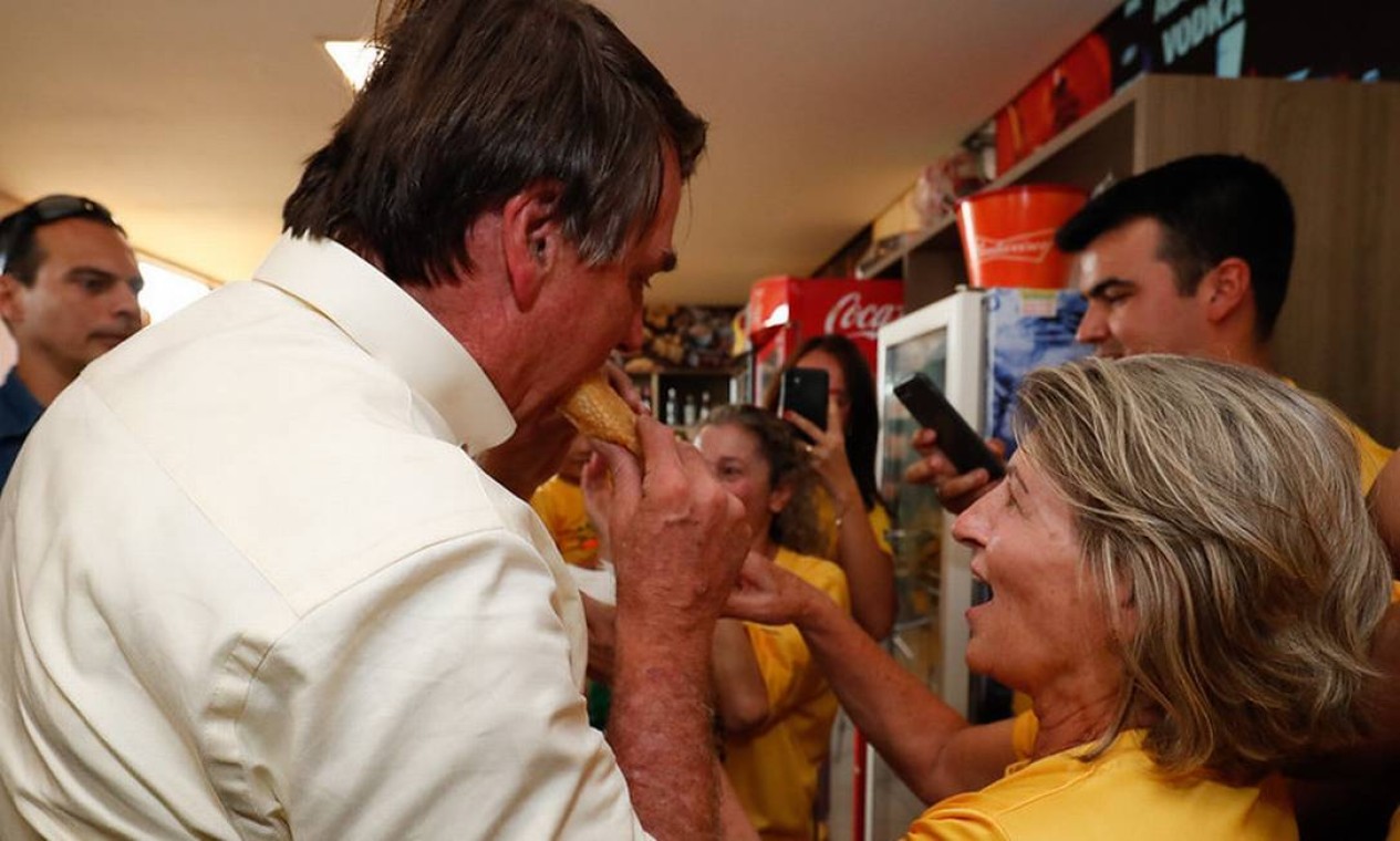 Bolsonaro come pastel em Sorriso (MT) Foto: Alan Santos / Alan Santos/PR