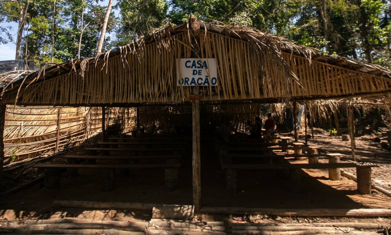 Cabana construída para orações Foto: Brenno Carvalho / Agência O Globo