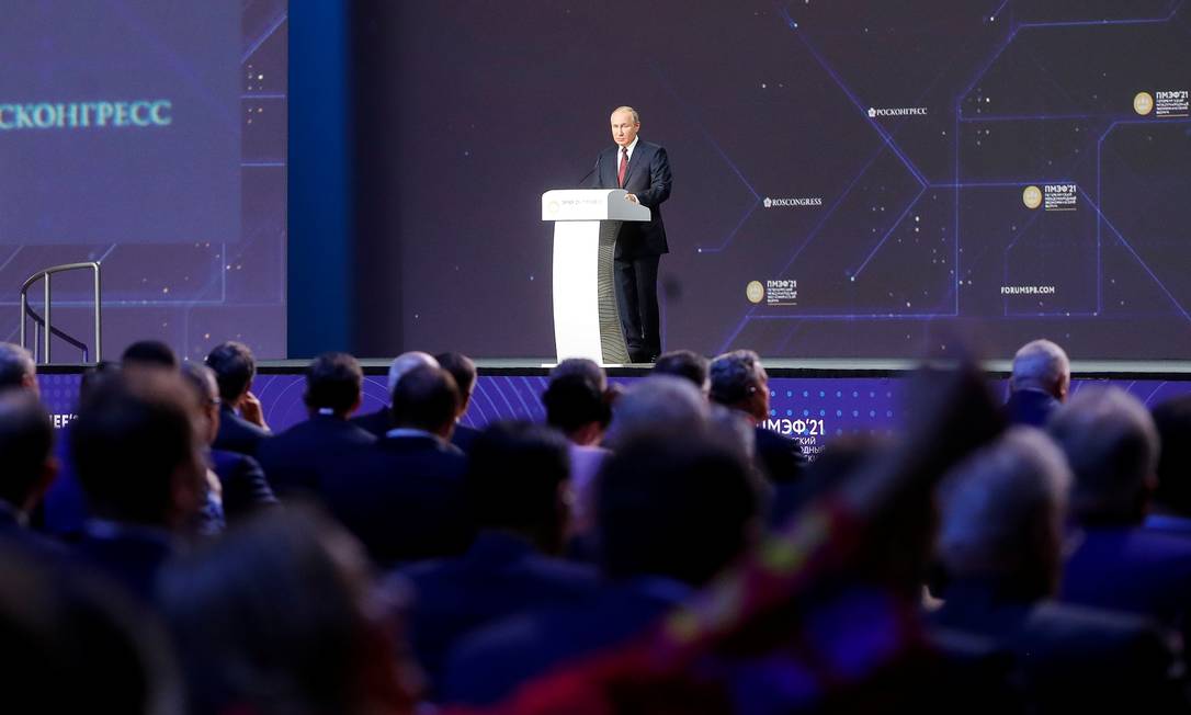 Presidente russo Vladimir Putin durante discurso no Fórum Econômico Internacional de São Petersburgo Foto: POOL / REUTERS