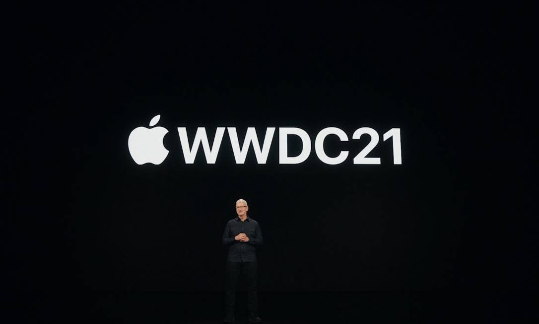 Tim Cook apresentou as novidades da nova versão do sistema operacional, o iOS 15, no evento anual de desenvolvedores, o WWDC 2021 Foto: Reprodução/Bruno Rosa