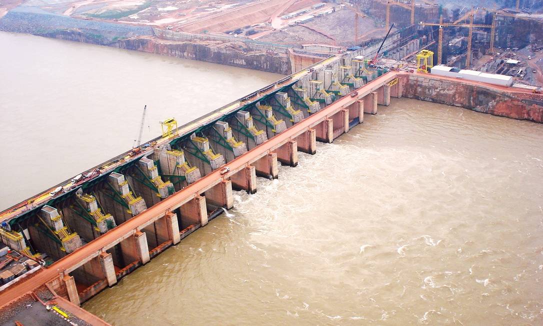 No mersmo Rio Madeira, está a Usina Hidrelétrica de Santo Antônio, instalada no rio Madeira, em Porto Velho (RO). Ela tem capacidade para 3.568 MW Foto: Divulgação / Ibama