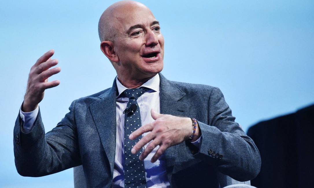 Algumas das pessoas mais ricas dos EUA, incluindo o fundador da Amazon, Jeff Bezos, usaram brechas para pagar menos imposto de renda federal nos últimos anos. Foto: MANDEL NGAN / AFP