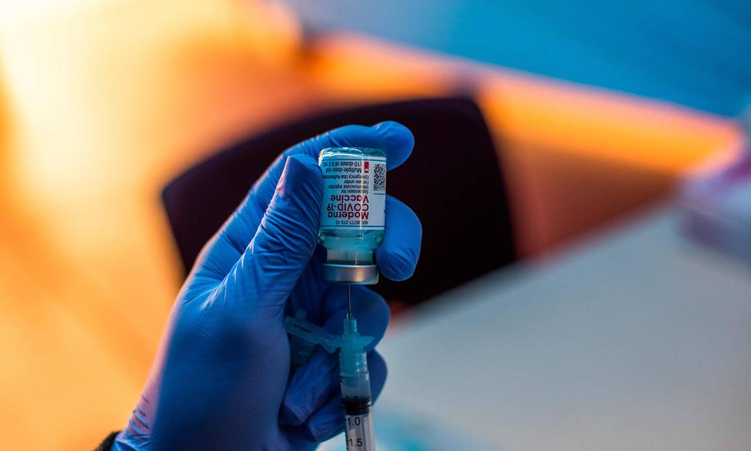 Dose da vacina Moderna, usada em um centro de vacinação em Los Angeles, na Califórnia. Foto: Apu Gomes / AFP