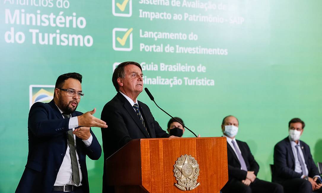 Bolsonaro diz que Ministério da Saúde vai desobrigar uso de máscaras para vacinados e pessoas que já se contaminaram Foto: Alan Santos / Divulgação