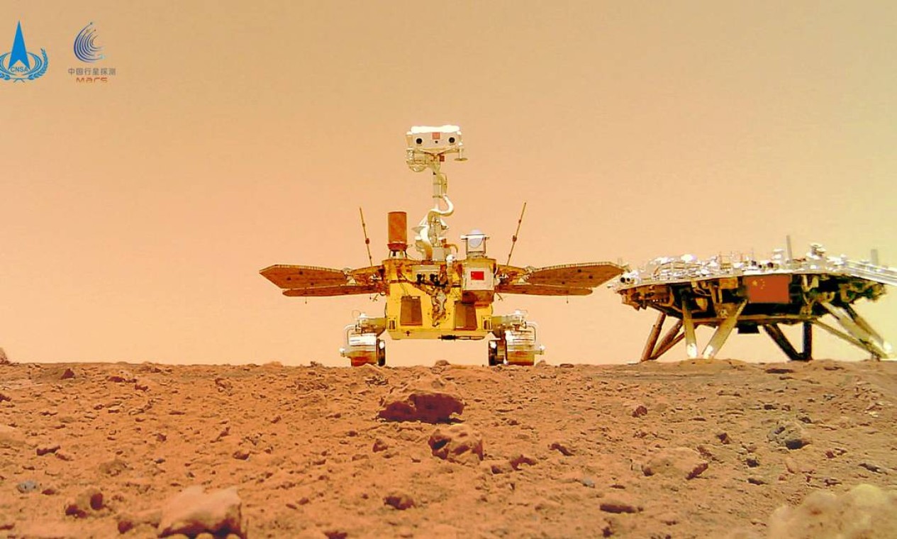Robô chinês Zhurong Mars é fotografado a superfície de Marte Foto: HANDOUT / AFP