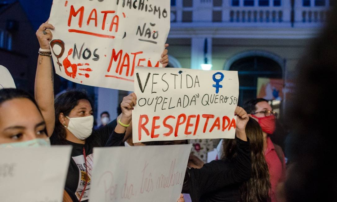 
Manifestação na última segunda-feira reuniu centenas de mulheres no Plaza Shopping pedindo justiça por Vytória e mais segurança para todas
Foto:
Divulgação
/
Felipe Freitas
