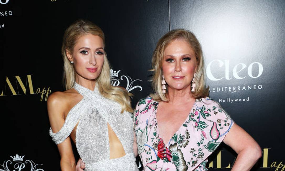 Paris e Kathy Hilton durante festa em Hollywood em 2019. Foto: Phillip Faraone / Getty Images