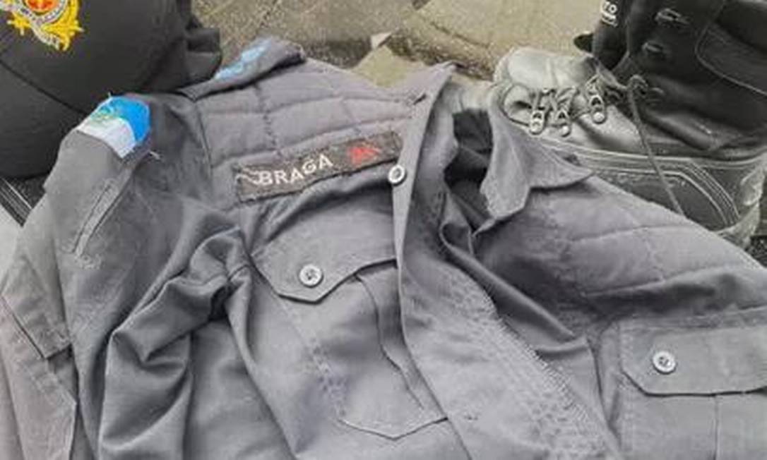 Polícia Civil encontra na casa de Ecko roupa idêntica à farda usada por PMs Foto: Reprodução