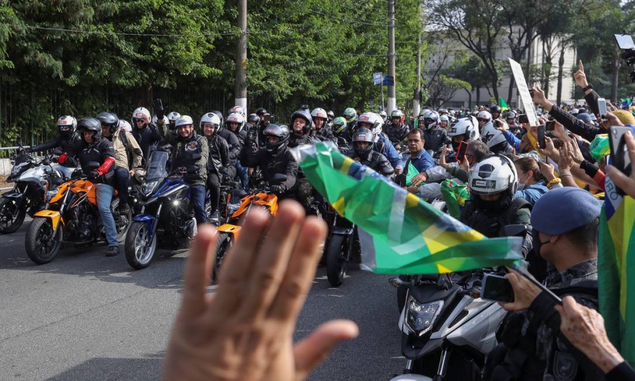 Após a motociata, ao discursar, Bolsonaro voltou a dar informações falsas sobre a pandemia Foto: Amanda Perobelli / REUTERS