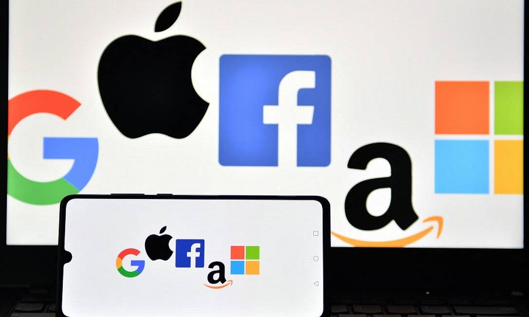 Logos de Google e Apple dentre os de outras gigantes tech: Tóquio mira empresas Foto: JUSTIN TALLIS / AFP