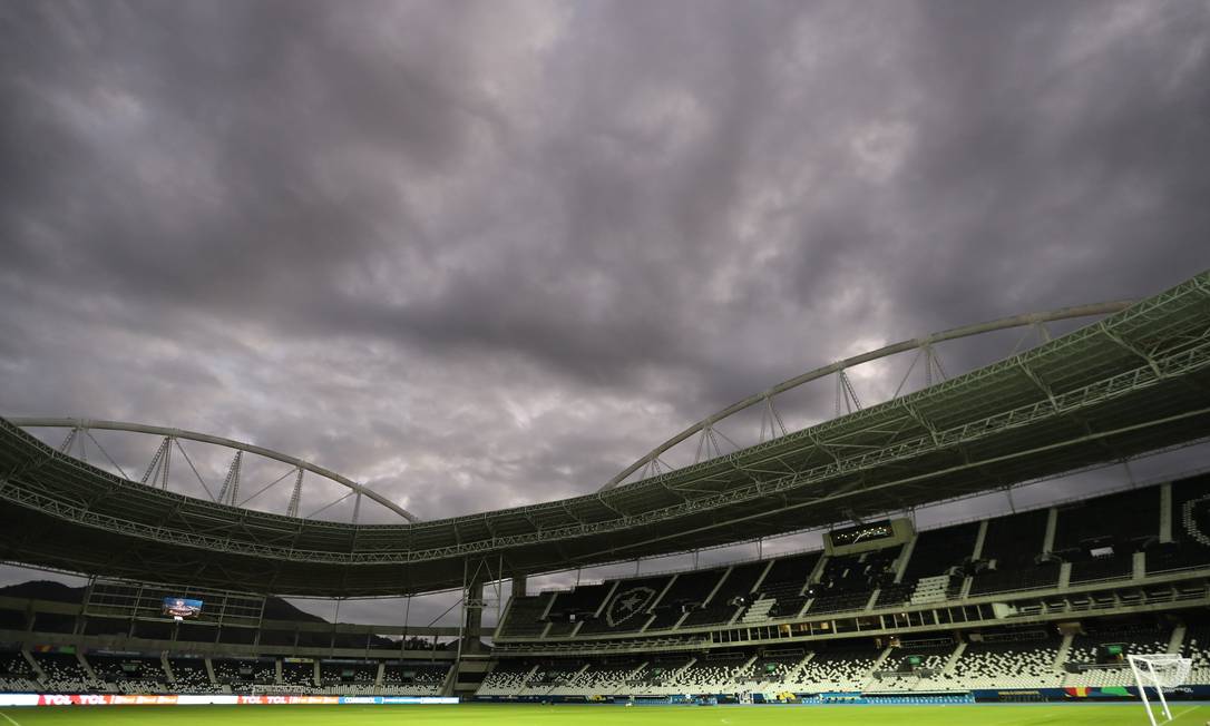 Céu nublado neste domingo no Estádio Nilton Santos, Zona Norte do Rio. Foto: Sergio Moraes / Reuters