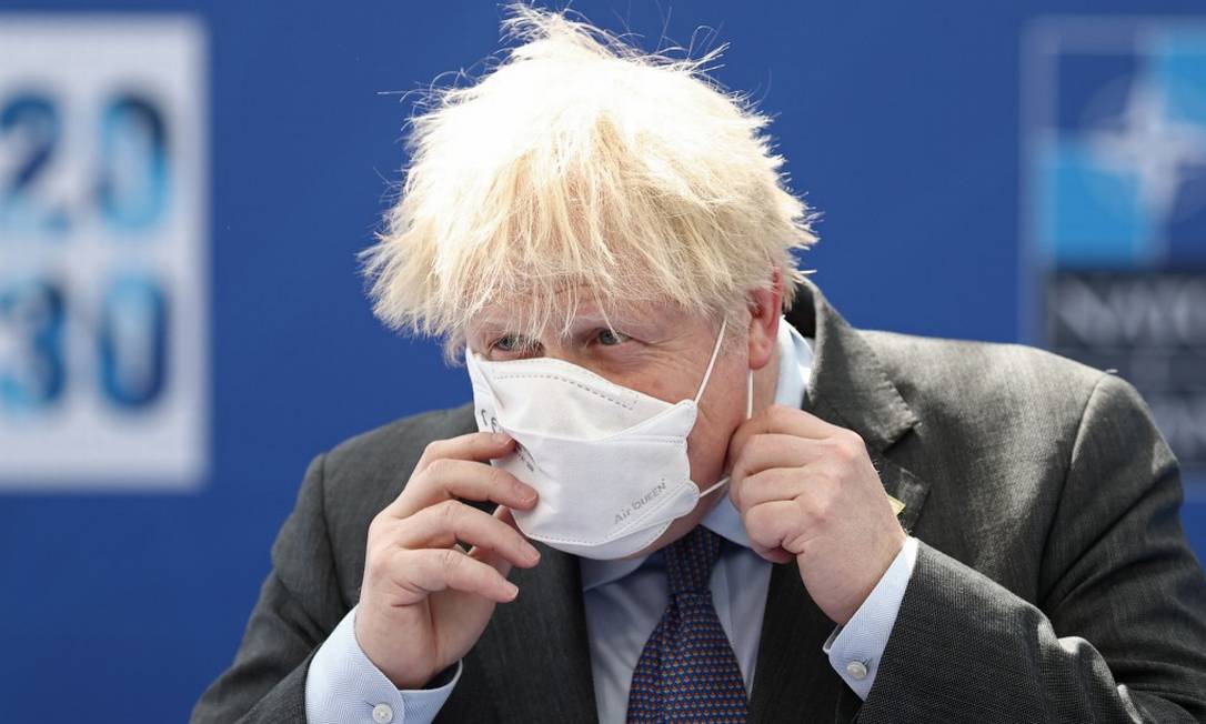 Primeiro-ministro do Reino Unido, Boris Johnson, ao chegar para a cúpula da Otan, em Bruxelas, na Bélgica Foto: POOL / REUTERS
