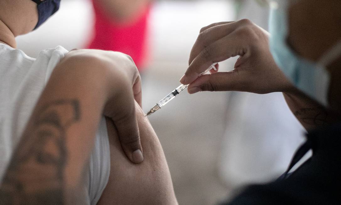 Rio perto de imunizar 50% com primeira dose Foto: Brenno Carvalho / Agência O Globo