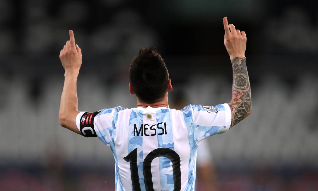 Messi comemora seu gol no empate com o Chile Foto: RICARDO MORAES / REUTERS
