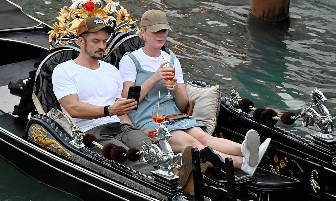 Katy Perry e Orlando Bloom aproveitam passeio de gôndola em Veneza Foto: Backgrid