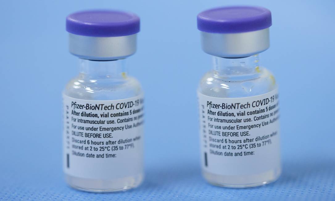 Frascos da vacina contra a Covid-19 da Pfizer/BioNTech Foto: Denis Balibouse / REUTERS