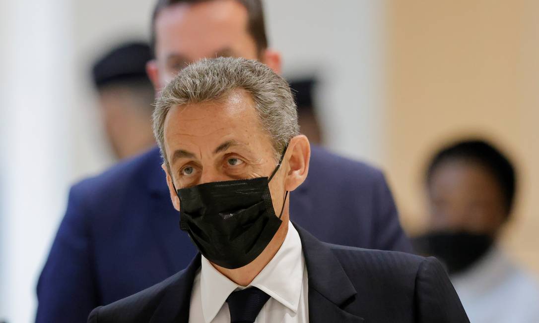 O ex-presidente Nicolas Sarkozy chega ao tribunal para prestar depoimento em Paris, França Foto: PASCAL ROSSIGNOL / REUTERS