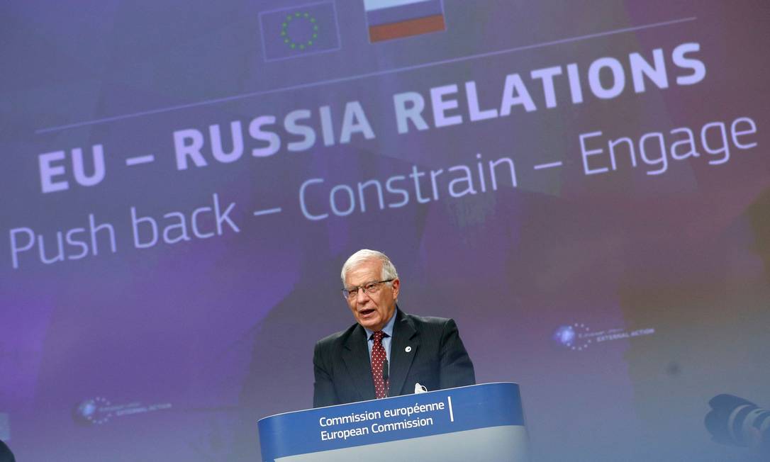 Chefe da diplomacia da União Europeia, Josep Borrell, durante apresentação de plano estratégico do bloco para a Rússia Foto: JOHANNA GERON / AFP