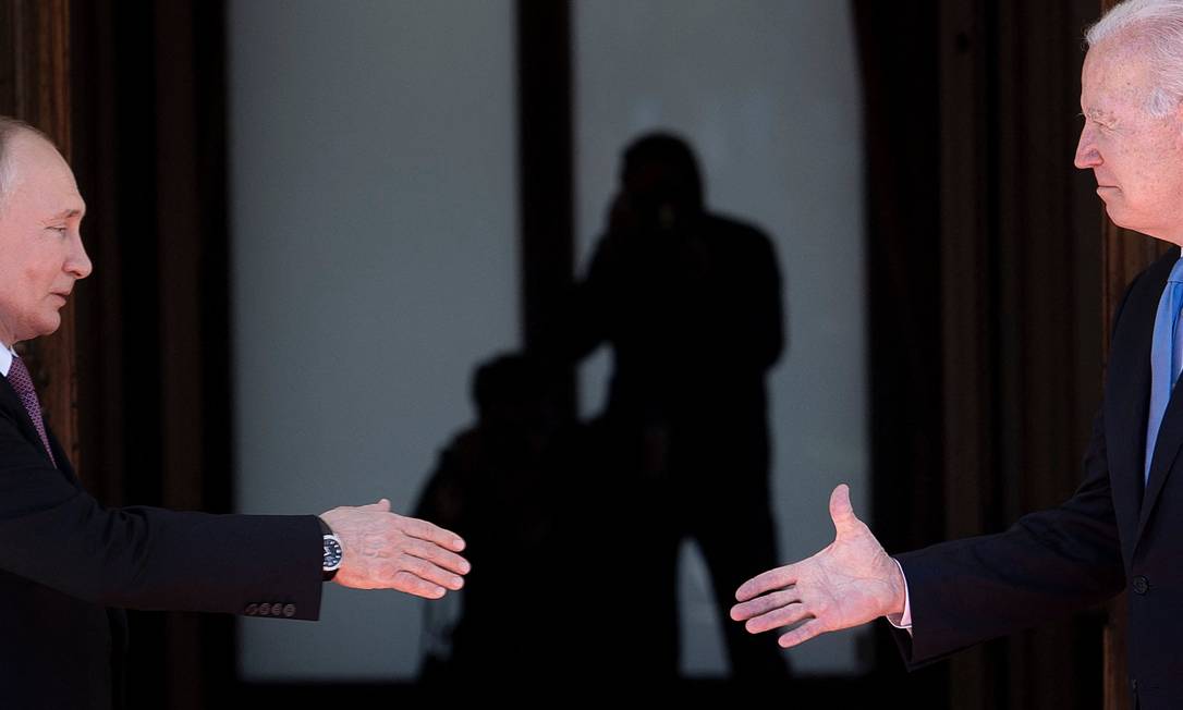 Presidente da Rússia, Vladimir Putin, se encontra com o presidente dos EUA, Joe Biden, em Genebra Foto: BRENDAN SMIALOWSKI / AFP