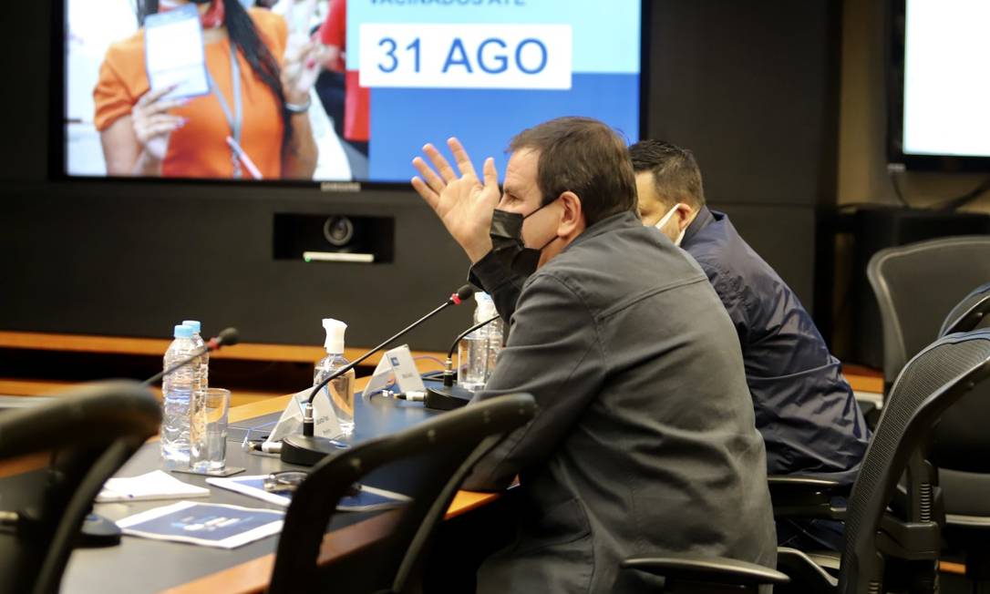 O prefeito do Rio, Eduardo Paes, durante apresentação de boletim sobre a Covid-19 no Rio Foto: Beth Santos / Divulgação / Prefeitura do Rio