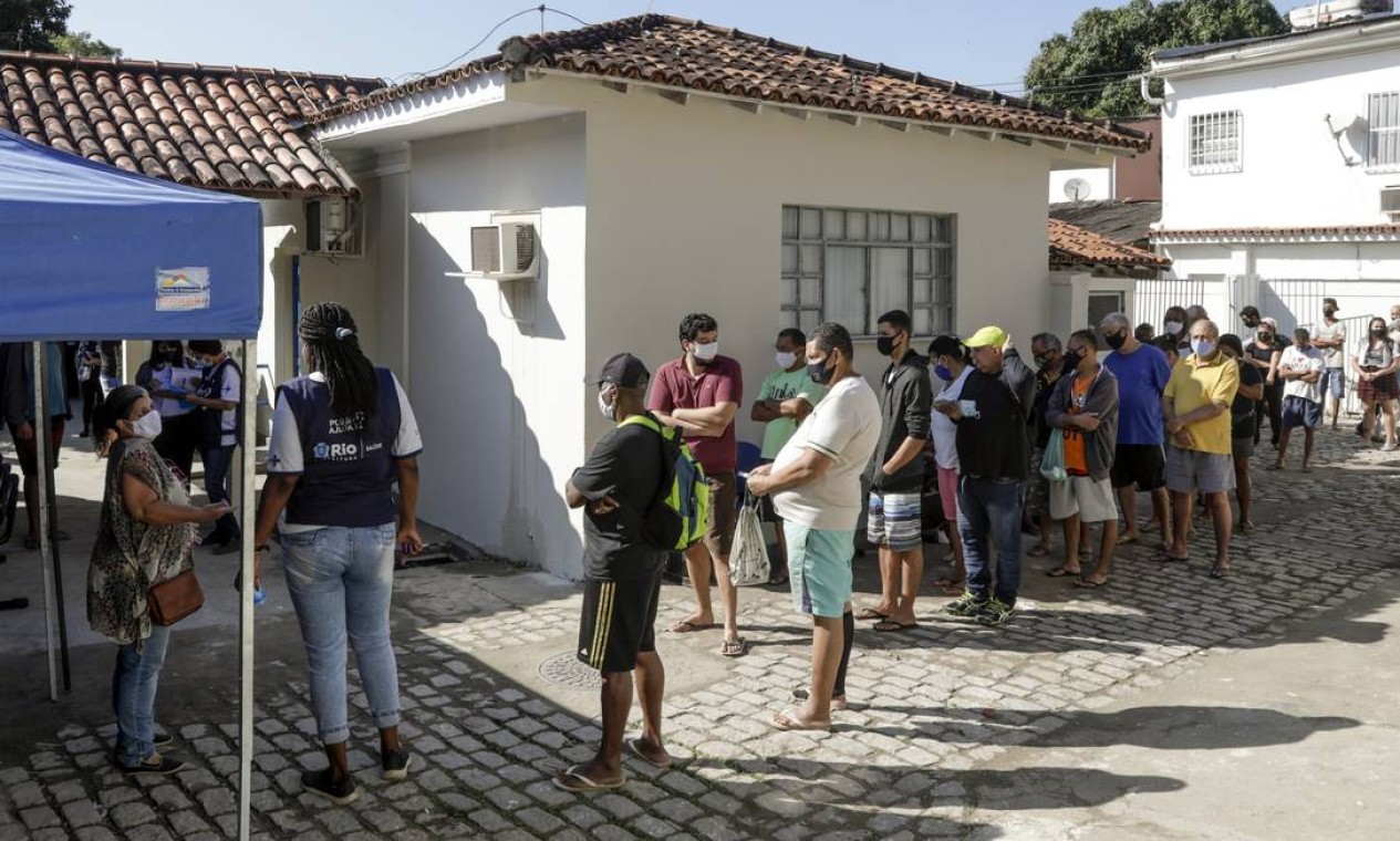 Carnaval fora de epoca anunciado pelo prefeito do Rio, Eduardo Paes, divide opiniões na Ilha Foto: Gabriel de Paiva / Agência O Globo