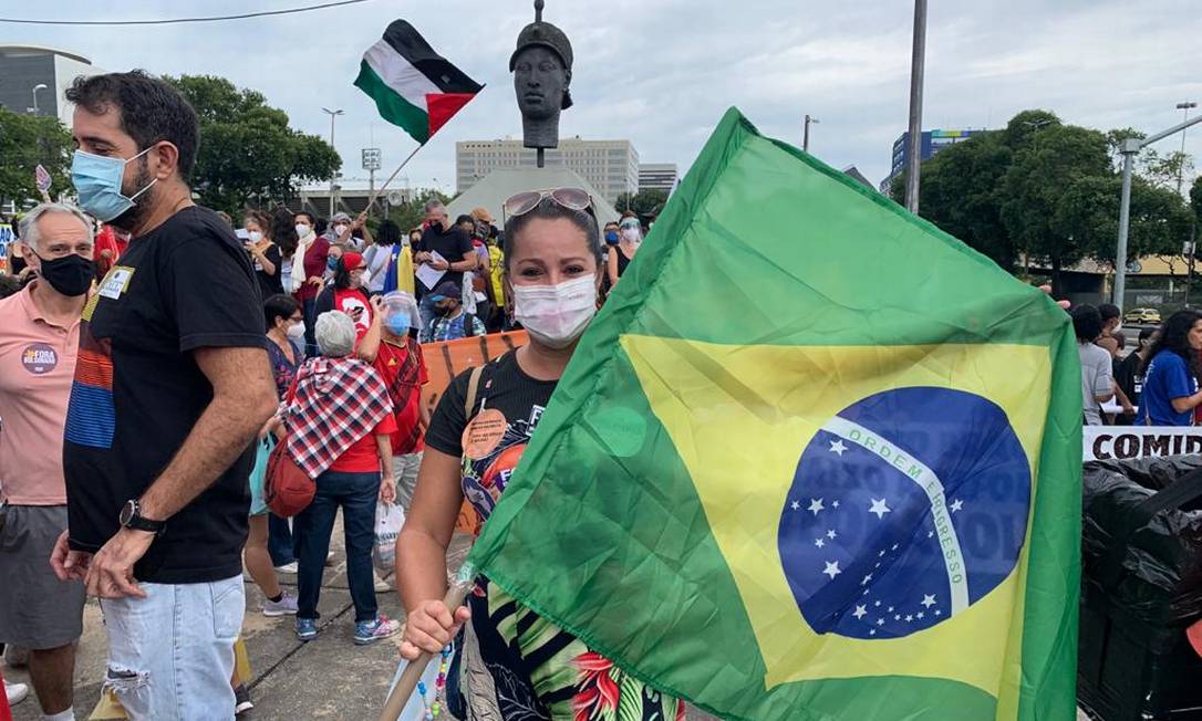 Bandeira do Brasil com PEga fogo cabaré no lugar de Ordem e