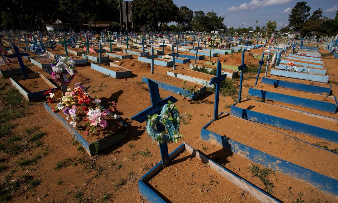 Sepulturas de vítimas da Covid-19 no Cemitério de Nossa Senhora em Manaus, em 19 de junho de 2021.O Brasil ultrapassou a marca de 500.000 vítimas do coronavírus Foto: MICHAEL DANTAS / AFP