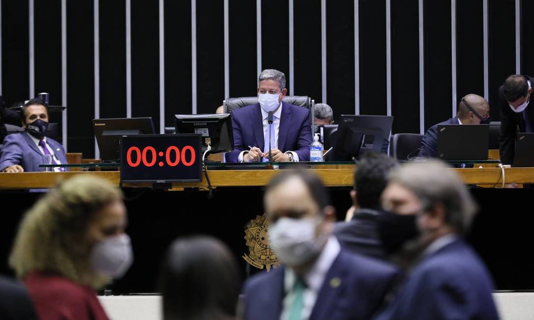 O presidente da Câmara, Arthur Lira (PP-AL), comanda a votação da que viabiliza privatização da Eletrobras Foto: Michel Jesus / Câmara dos Deputado
